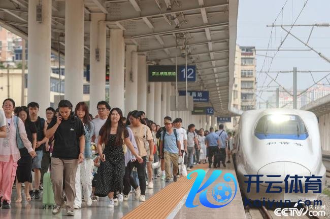 天下铁路迎来客流岑岭